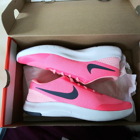 Nike Flex Experience RN Womens Sneakers - Picture 5 of 8